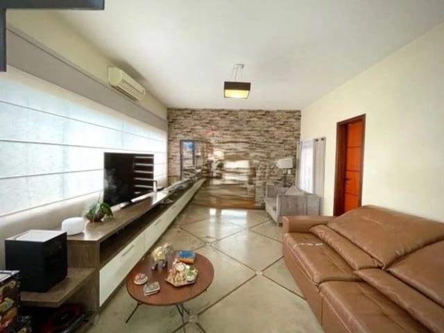 Casa com 270m² 3 quartos e 1 banheiro, à venda, no bairro Urbanova em São José dos Campos