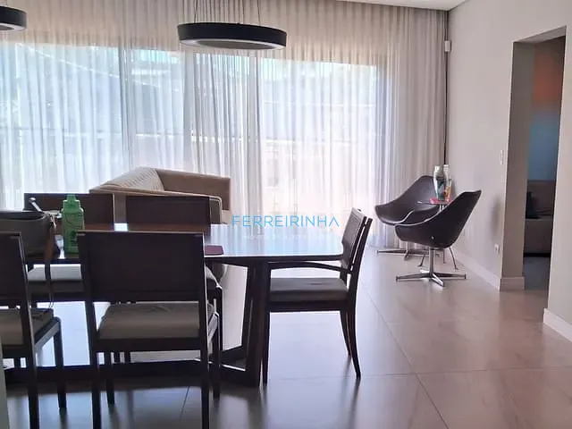 Casa com 450m² 6 quartos e 8 banheiros, à venda, no bairro Jardim Esplanada em São José dos Campos