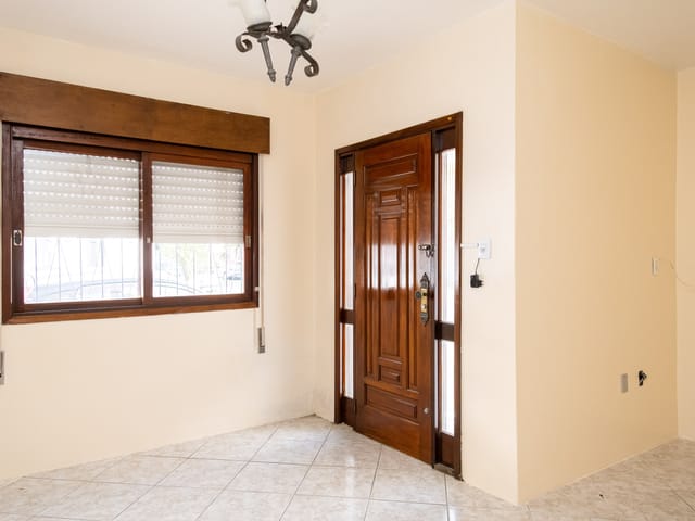 Casa 2 quartos e 2 banheiros, para alugar, no bairro Centro em Pelotas