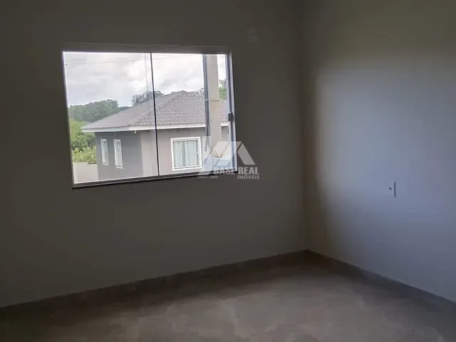 Casa com 200m² 3 quartos e 1 banheiro, à venda, no bairro Contorno em Ponta Grossa