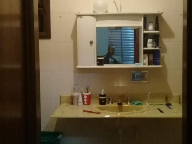 Casa à venda, no bairro Parque Santo Antônio em Taubaté