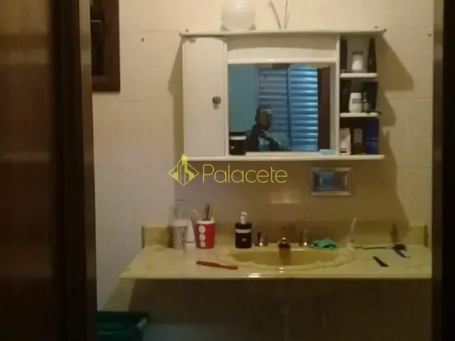Casa à venda, no bairro Parque Santo Antônio em Taubaté