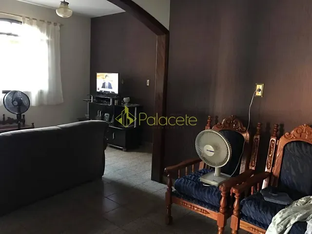Casa à venda, no bairro Parque Santo Antônio em Taubaté
