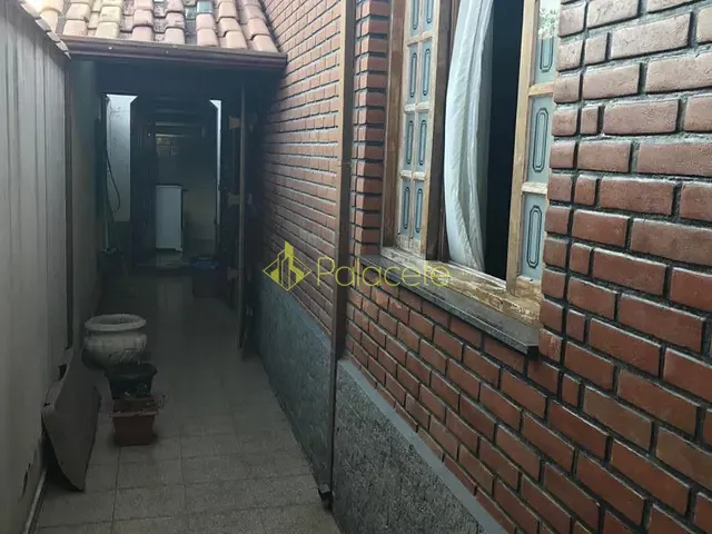 Casa à venda, no bairro Parque Santo Antônio em Taubaté