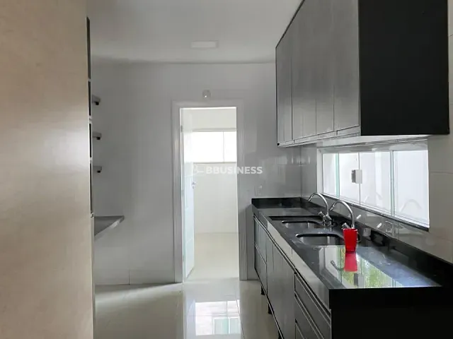 Casa com 450m² 4 quartos e 5 banheiros, à venda, no bairro Parque Tamandaré em Campos dos Goytacazes