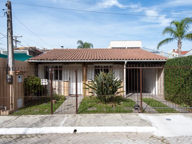 Casa 3 quartos e 2 banheiros, à venda, no bairro Umuahama em Pelotas