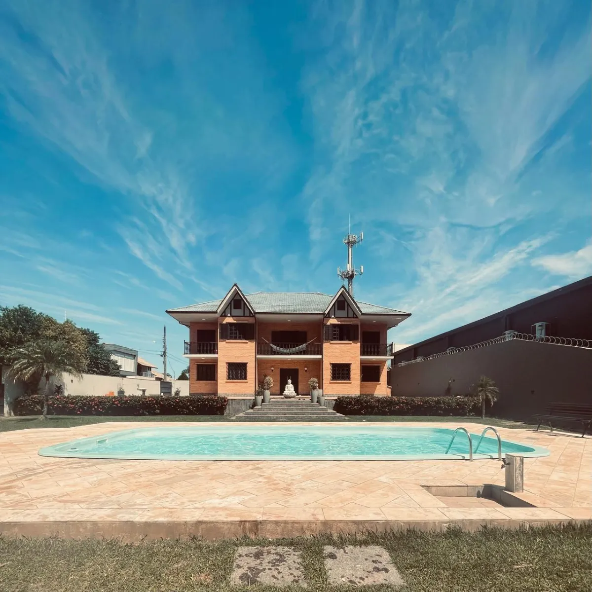 Casa em condomínio para venda com 3 quartos, sendo 3 suítes, 345m²