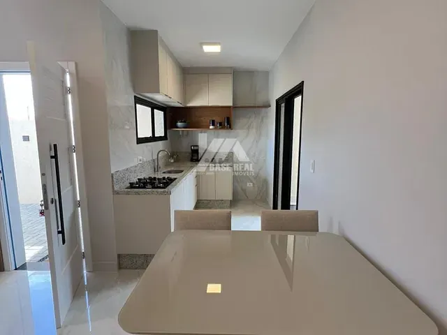 Casa 3 quartos e 2 banheiros, à venda, no bairro Cará-Cará em Ponta Grossa