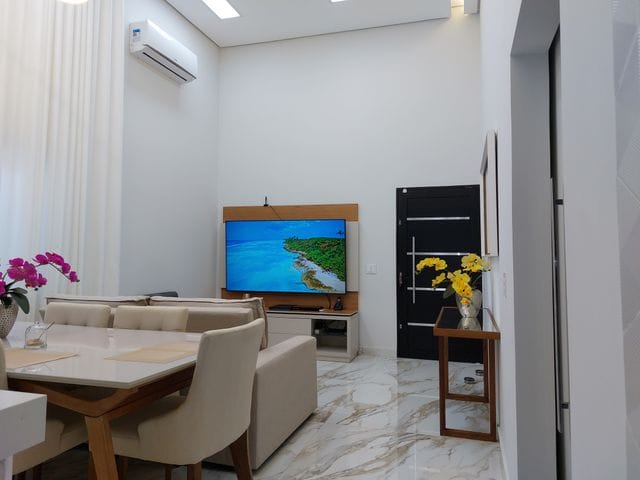 Casa com 200m² 3 quartos e 2 banheiros, à venda, no bairro Jardim Neman Sahyun em Londrina