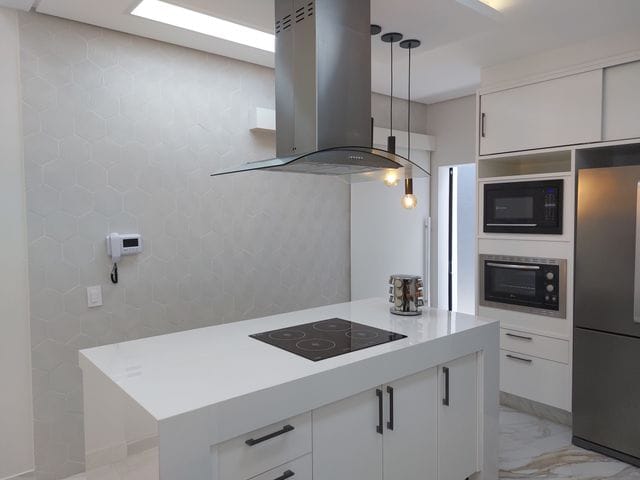 Casa com 200m² 3 quartos e 2 banheiros, à venda, no bairro Jardim Neman Sahyun em Londrina