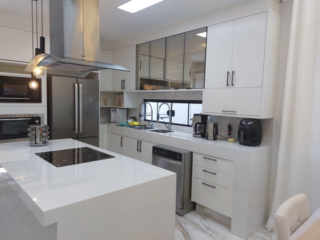 Casa com 200m² 3 quartos e 2 banheiros, à venda, no bairro Jardim Neman Sahyun em Londrina
