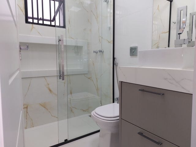 Casa com 200m² 3 quartos e 2 banheiros, à venda, no bairro Jardim Neman Sahyun em Londrina