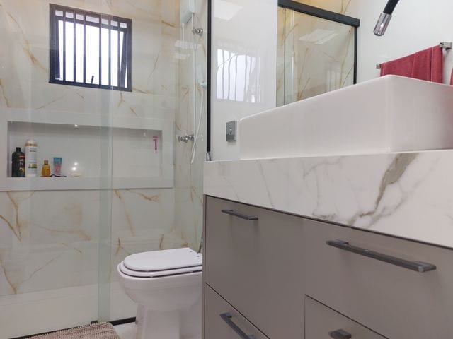 Casa com 200m² 3 quartos e 2 banheiros, à venda, no bairro Jardim Neman Sahyun em Londrina