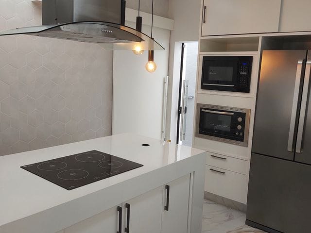 Casa com 200m² 3 quartos e 2 banheiros, à venda, no bairro Jardim Neman Sahyun em Londrina