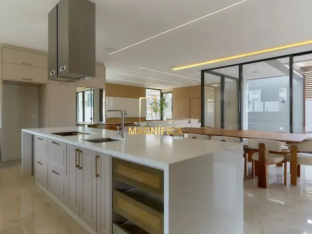 Casa 4 quartos e 6 banheiros, à venda, no bairro Cidade Industrial em Curitiba
