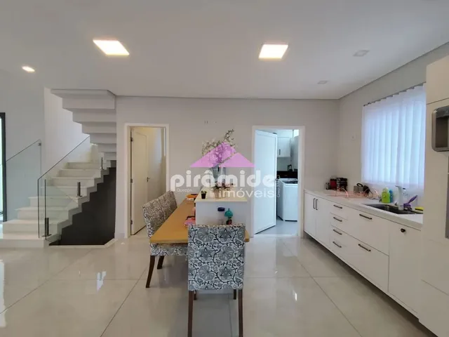 Casa com 252m² 3 quartos e 5 banheiros, à venda, no bairro Condomínio Residencial Mantiqueira em São José Dos Campos