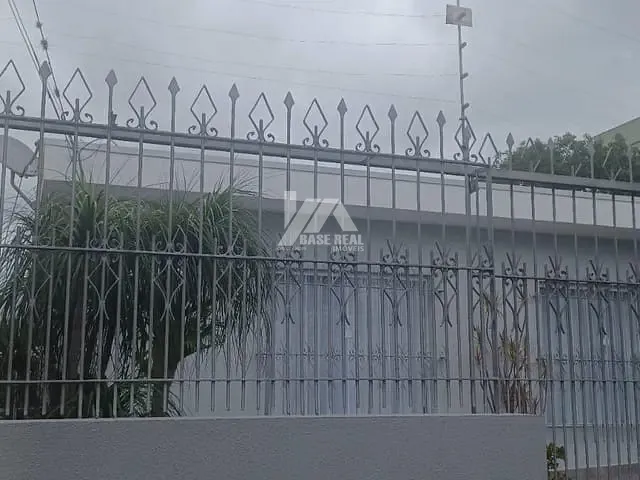 Casa 3 quartos e 3 banheiros, à venda, no bairro Uvaranas em Ponta Grossa