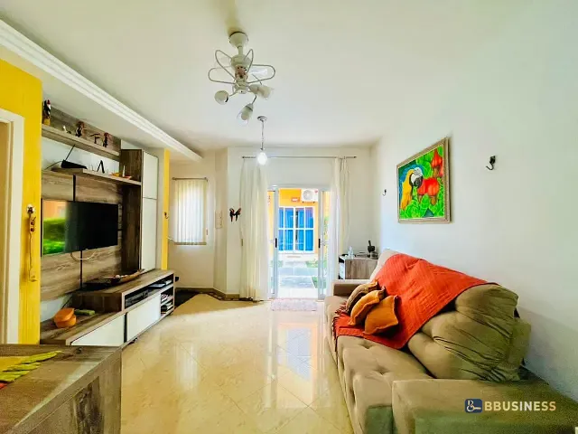 Casa com 86m² 2 quartos e 3 banheiros, à venda ou para alugar, no bairro Centro em Bertioga
