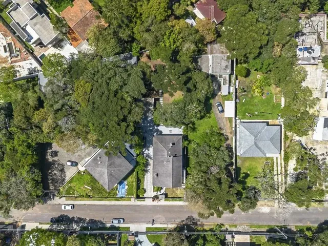 Casa 5 quartos e 2 banheiros, à venda, no bairro Cidade Industrial em Curitiba