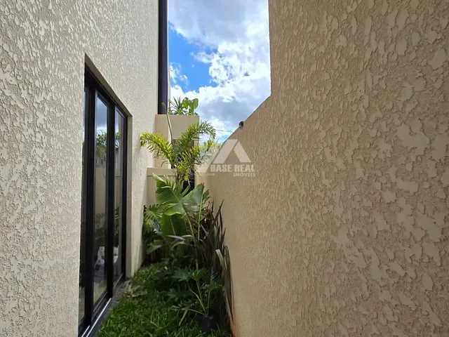 Casa com 300m² 3 quartos e 4 banheiros, à venda, no bairro Colônia Dona Luíza em Ponta Grossa