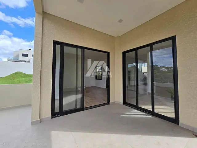 Casa com 300m² 3 quartos e 4 banheiros, à venda, no bairro Colônia Dona Luíza em Ponta Grossa