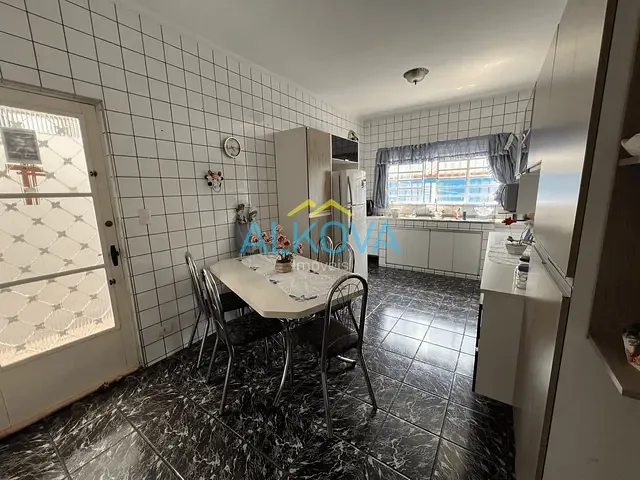 Casa 3 quartos e 3 banheiros, à venda, no bairro Jardim Ismênia em São José dos Campos