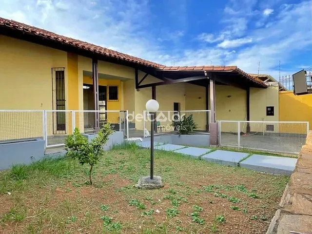 Casa com 360m² 4 quartos e 4 banheiros, à venda, no bairro Planalto em Belo Horizonte