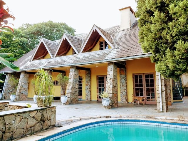 Casa com 350m² 4 quartos e 4 banheiros, à venda, no bairro Gramado em Cotia