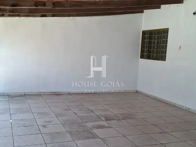 Casa com 300m² 4 quartos e 2 banheiros, à venda, no bairro Setor Garavelo em Aparecida de Goiânia