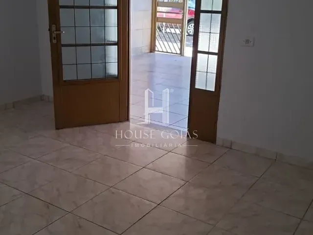 Casa com 300m² 4 quartos e 2 banheiros, à venda, no bairro Setor Garavelo em Aparecida de Goiânia