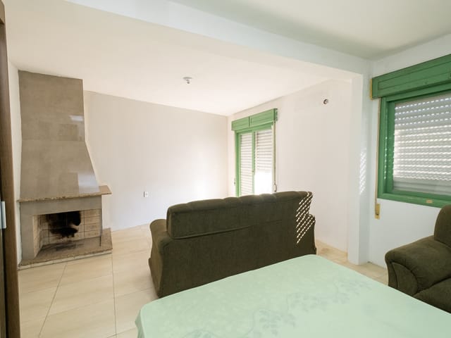 Casa 1 quarto e 2 banheiros, para alugar, no bairro Areal em Pelotas