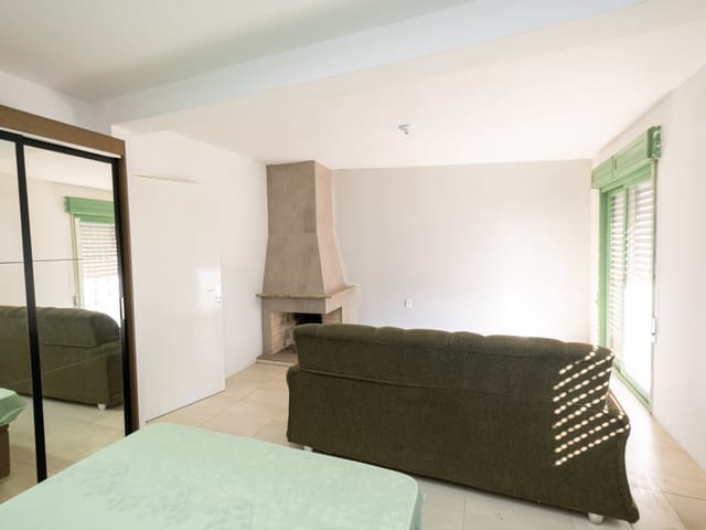 Casa 1 quarto e 2 banheiros, para alugar, no bairro Areal em Pelotas