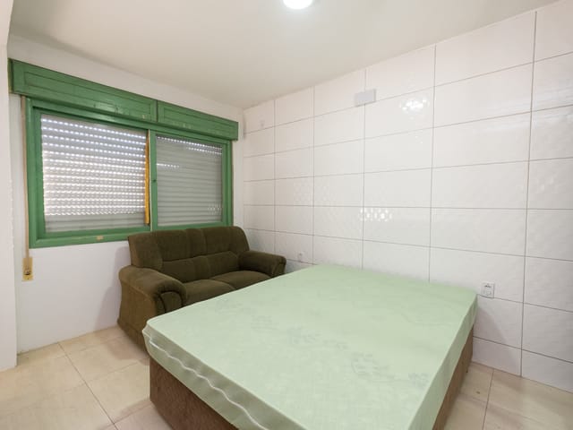 Casa 1 quarto e 2 banheiros, para alugar, no bairro Areal em Pelotas