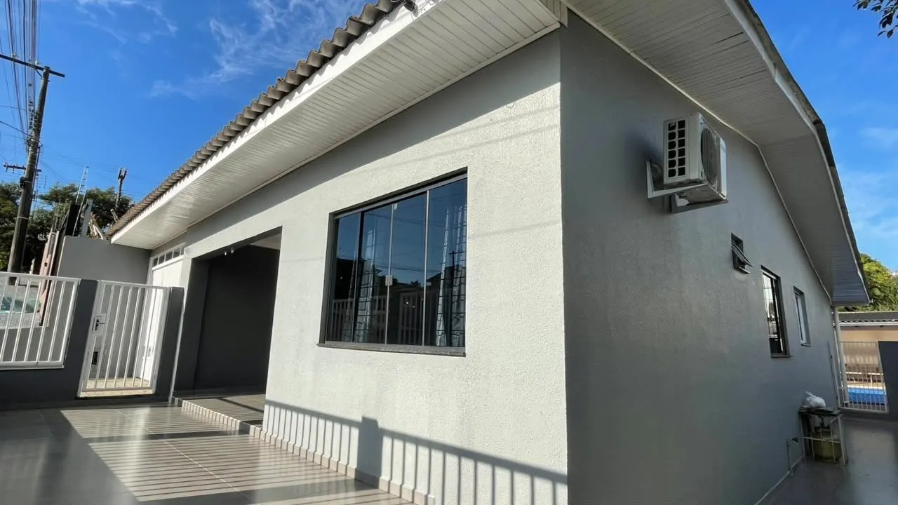 Casa à venda com 3 dormitórios, 2 banheiros, 2 vagas de garagens e 195m² de área privativa no bairro Bela Vista