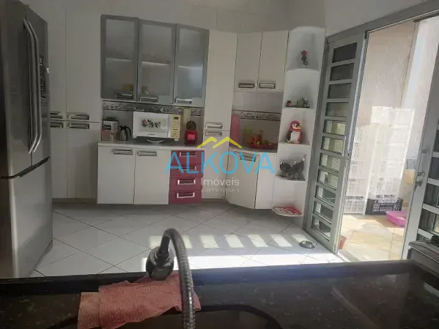 Casa com 438m² 3 quartos e 3 banheiros, à venda, no bairro Jardim Satélite em São José dos Campos