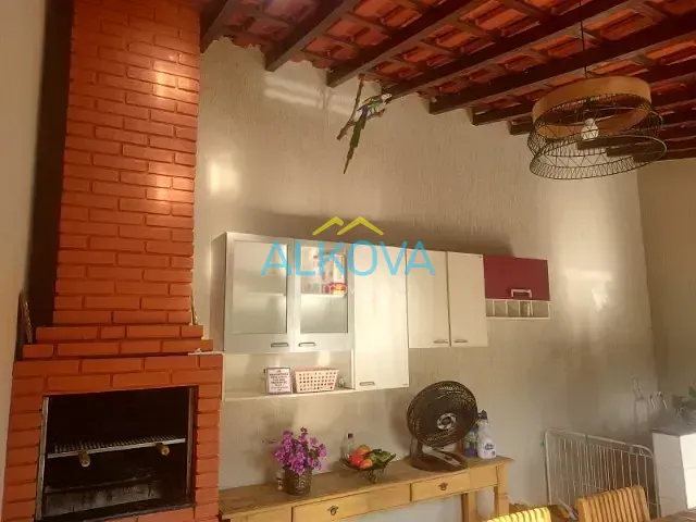 Casa com 438m² 3 quartos e 3 banheiros, à venda, no bairro Jardim Satélite em São José dos Campos