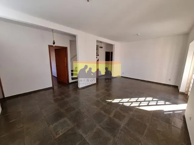 Casa com 300m² 4 quartos e 4 banheiros, para alugar, no bairro Cidade Universitária em Campinas