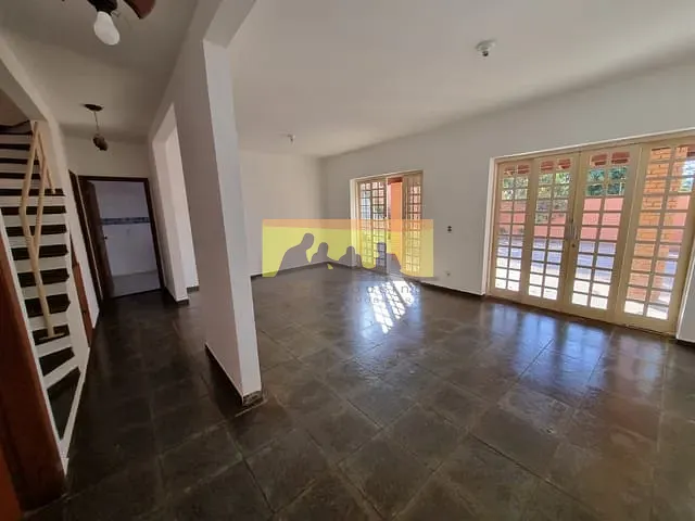 Casa com 300m² 4 quartos e 4 banheiros, para alugar, no bairro Cidade Universitária em Campinas