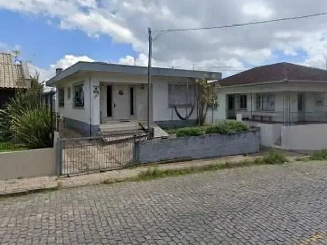 Casa 3 quartos e 2 banheiros, à venda, no bairro Petrópolis em Caxias do Sul