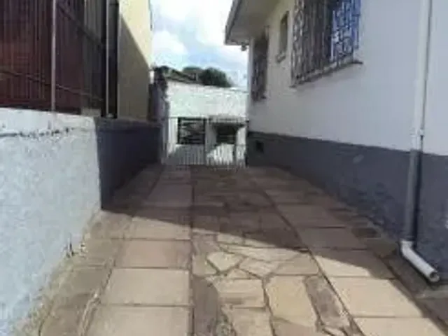 Casa 3 quartos e 2 banheiros, à venda, no bairro Petrópolis em Caxias do Sul