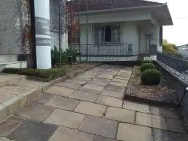 Casa 3 quartos e 2 banheiros, à venda, no bairro Petrópolis em Caxias do Sul