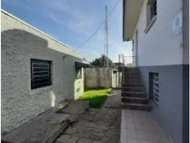 Casa 3 quartos e 2 banheiros, à venda, no bairro Petrópolis em Caxias do Sul