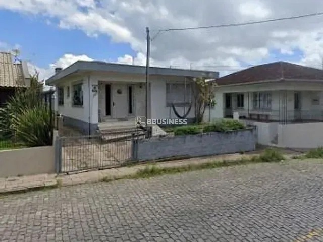 Casa 3 quartos e 2 banheiros, à venda, no bairro Petrópolis em Caxias do Sul