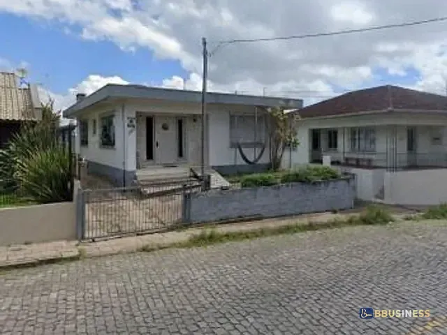 Casa 3 quartos e 2 banheiros, à venda, no bairro Petrópolis em Caxias do Sul