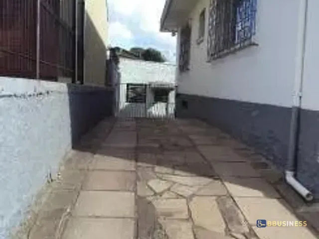 Casa 3 quartos e 2 banheiros, à venda, no bairro Petrópolis em Caxias do Sul