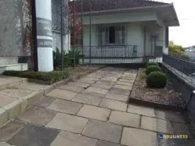 Casa 3 quartos e 2 banheiros, à venda, no bairro Petrópolis em Caxias do Sul