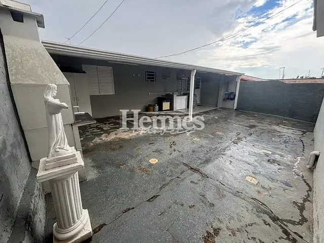 Casa com 300m² 3 quartos e 2 banheiros, à venda, no bairro Santa Cecília em Paulínia