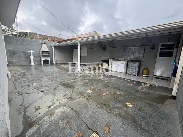 Casa com 300m² 3 quartos e 2 banheiros, à venda, no bairro Santa Cecília em Paulínia