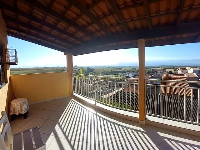 Casa com 250m² 7 quartos e 2 banheiros, à venda, no bairro Residencial Mombaça I em Pindamonhangaba