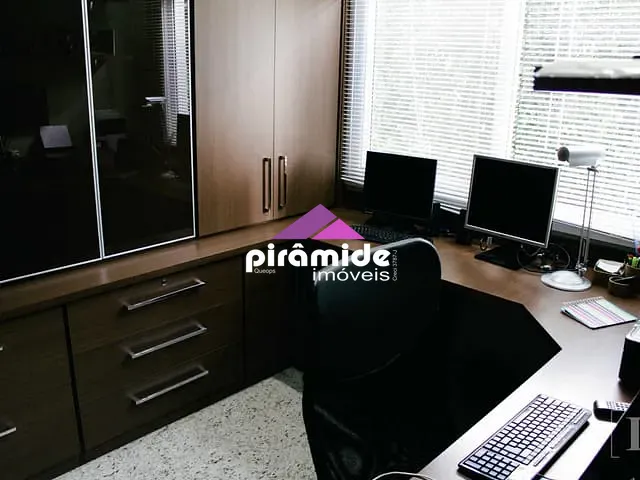 Casa com 700m² 4 quartos e 6 banheiros, à venda, no bairro Urbanova em São José dos Campos